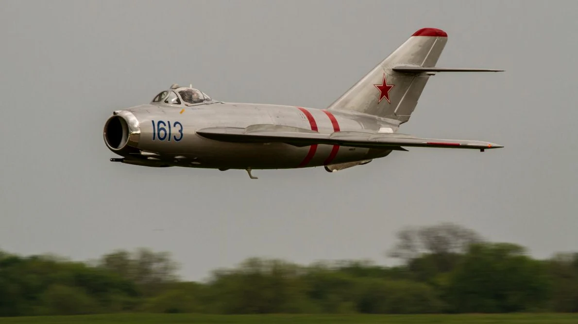 Foamete, sărăcie și Mig uri Achizițiile de avioane militare sovietice în perioada comunistă jpeg