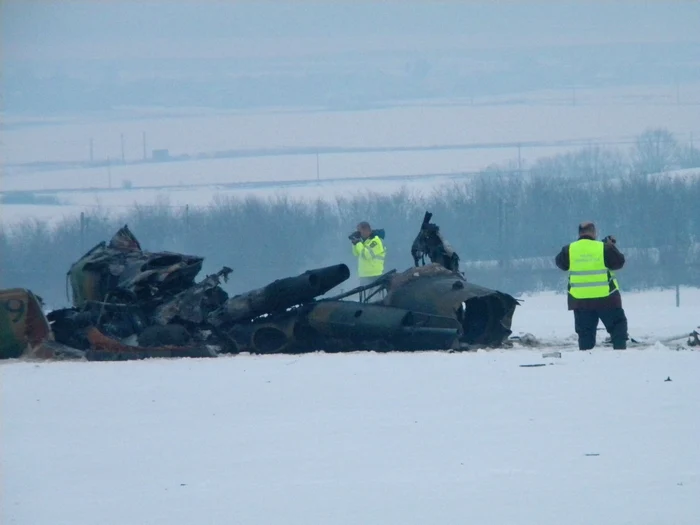 În urma accidentului aviatic doi oameni şi-au pierdut viaţa, alţi trei fiind grav răniţi FOTO Adevărul