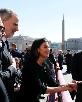 Regele Felipe al Spaniei și Regina Letizia la funeraliile Papei Francisc. FOTO: Casa Regală spaniolă