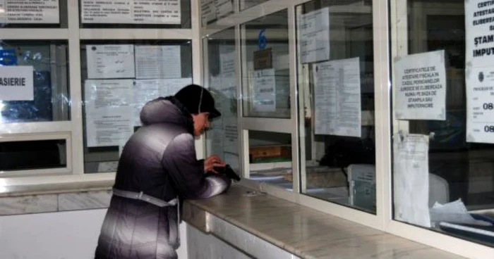 Slătinenii nu se înghesuie să-şi plătească dările