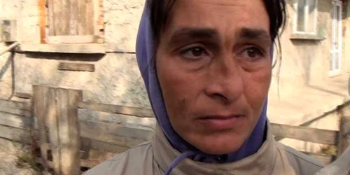 Mamă snopită în bătaie pentru că a sărit să îşi apere fiul