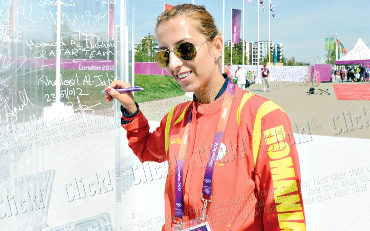 Eliza Samara  a semnat pe tabloul de onoare din faţa  Satului Olimpic