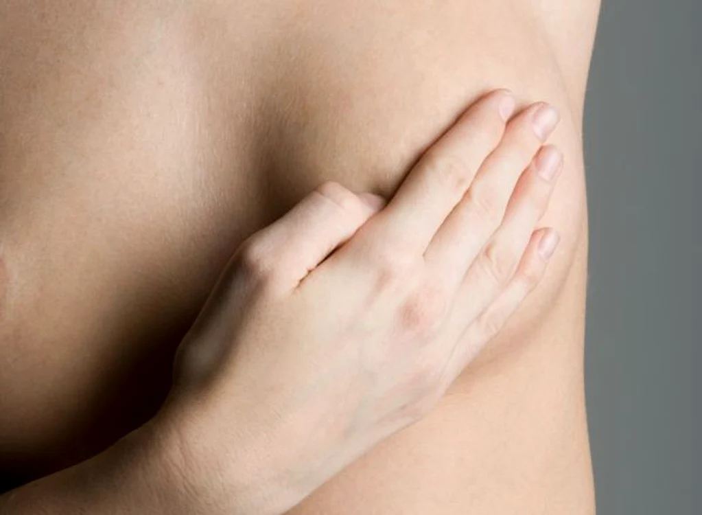 
    Autoexaminarea sânilor este o procedură care ajută la descoperirea timpurie a unei eventuale tumori canceroase. www.clicksanatate.ro  