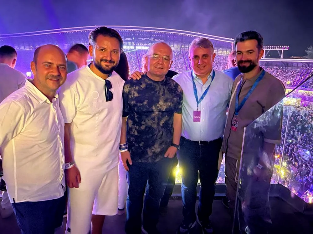 Emil Boc a fost nelipsit de la Untold. Acum este invitat şi la Khetane. FOTO: Arhivă personală