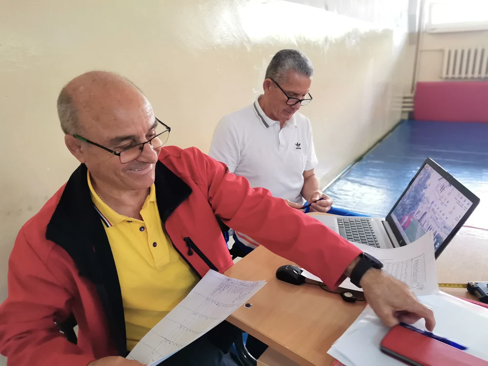 Prof. C. Scuturiciu (plan apropiat) și I. Răduțescu, antrenori de lupte greco-romane FOTO: A. MITRAN