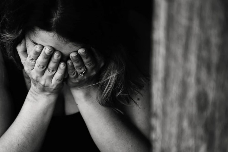 Tânără violată timp de zece ani de unchiul ei, clopotar la biserică
