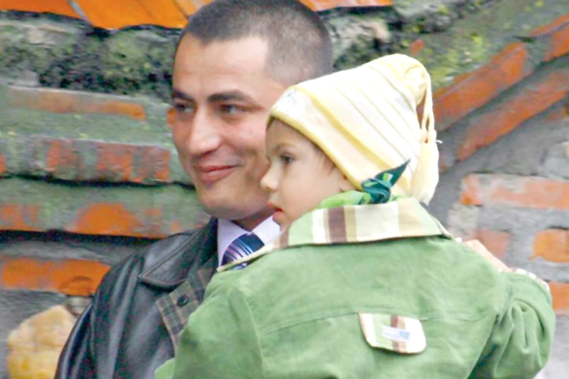 După dispariţia Elodiei,  Patrick a rămas în grija tatălui. Băieţelul are acum 7 ani