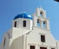 Contrastul de culori - alb strălucitor şi albastrul regal al cupolelor - care a dat naştere steagului Greciei - în imaginel renumitele biserici din Santorini Foto Daciana Stoica