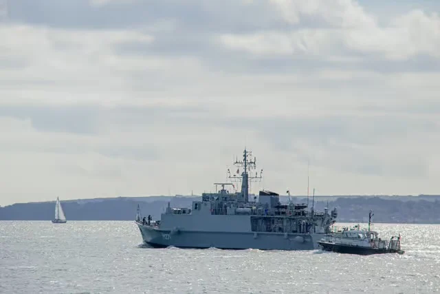 Vânătorul de mine M 271 continuă marșul spre România: 40 de marinari militari au parcurs 1.000 de mile marine în Golful Biscaya