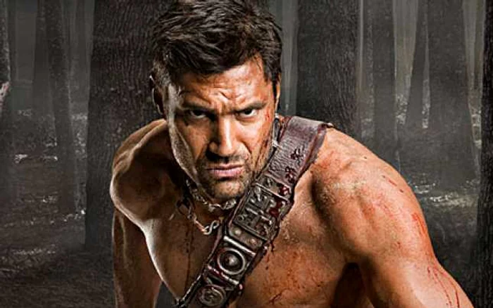 Actorul Manu Bennett, în rolul gladiatorului Crixus