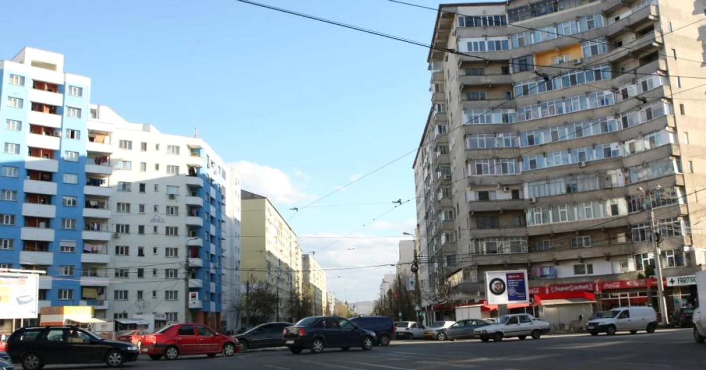 Soarele străluceşte la intrarea dinspre Dacia în Alexandru cel Bun
