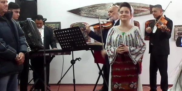 Tânăra interpretă Vasia Oprea i-a lăsat pe oaspeţii basarabeni cu ochii în lacrimi