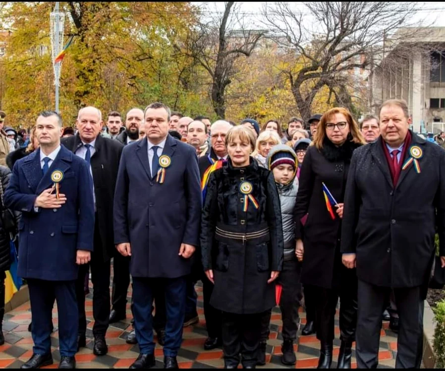 Florescu (dreapta) și Pîrvulescu (centru stânga), când participau la acțiuni comune FOTO Facebook