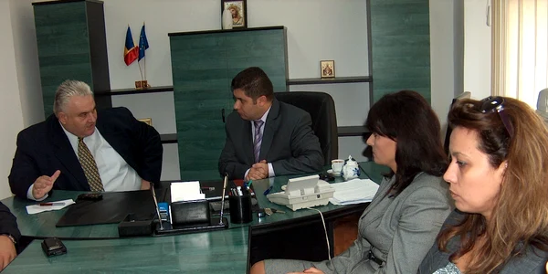 Prefectul s-a întâlnit cu conducerea Casei de Pensii