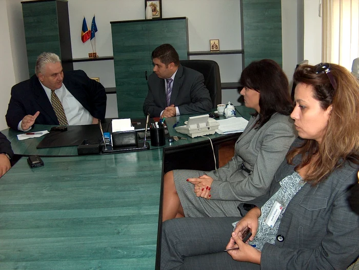 Prefectul s-a întâlnit cu conducerea Casei de Pensii