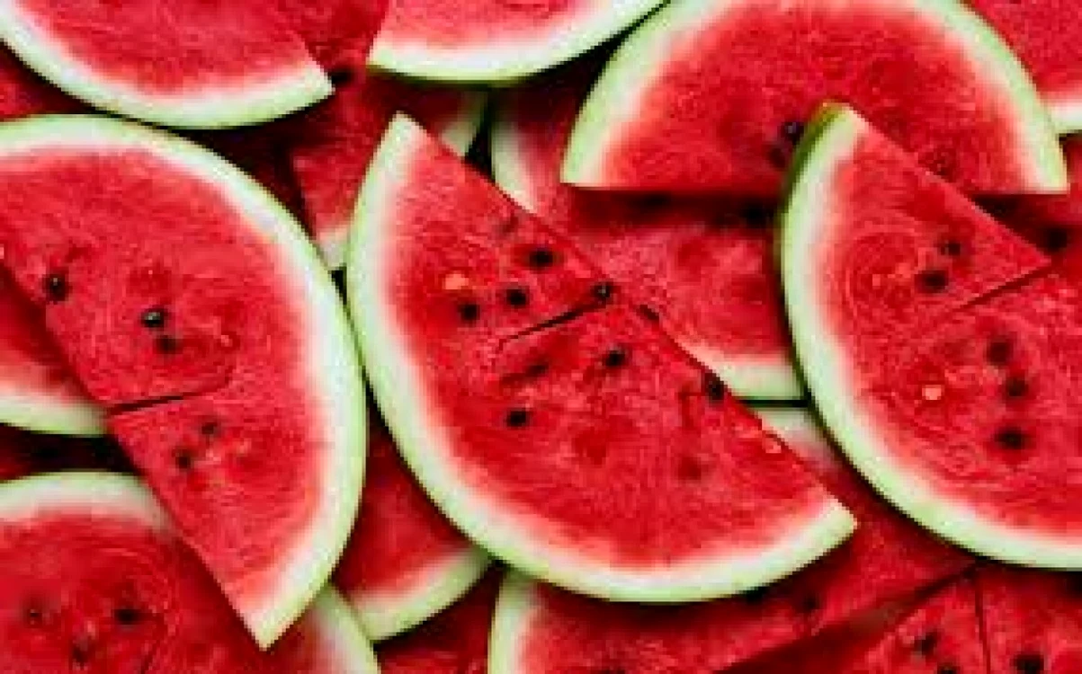 Seminţele
 pepenului verde sunt bogate în substanţe nutritive: seleniu, zinc, 
potasiu, cupru, proteine esenţiale, fibre. De aceea este recomandat să 
nu le arunci, căci au o mulţime de proprietăţi!