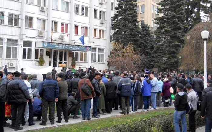 Angajaţii de la Uzinele Sodice Govora                                  FOTO Laurenţiu Ionescu
