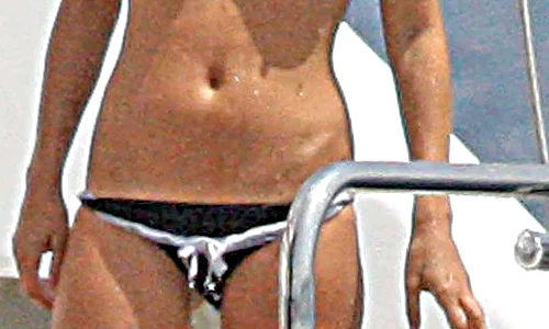 24 pe glob foto1 85 240 doar kate moss spl39769 003 jpeg
