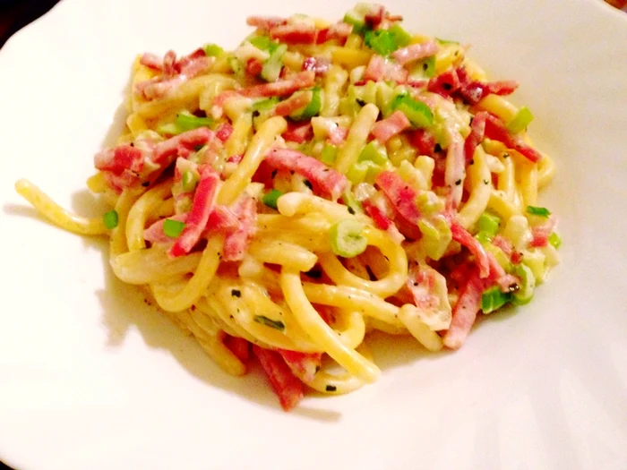 
    Bigoli cu speack și ceapă verde  