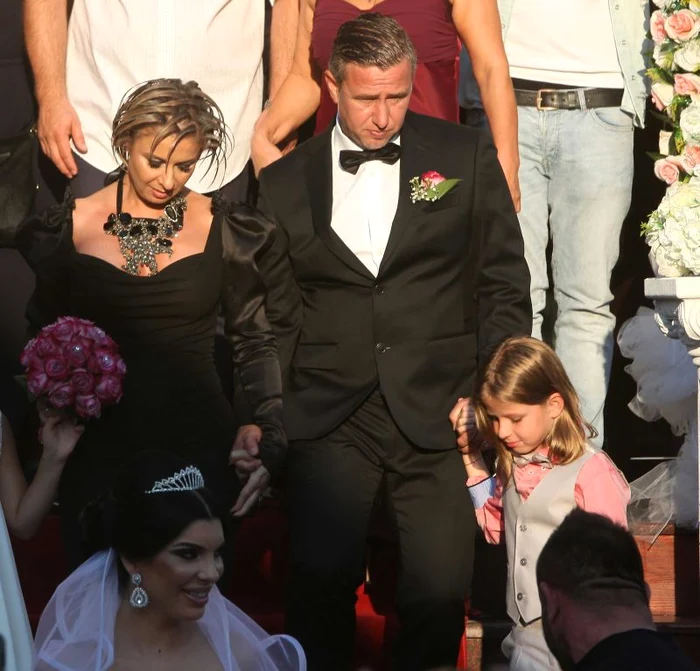 
    Anamaria Prodan şi Laurenţiu Reghecampf nu şi-au ascuns supărarea nici ]n faţa camerelor de luat vederi sau a aparatelor de fotografiatfoto: Sever Gheorghe  