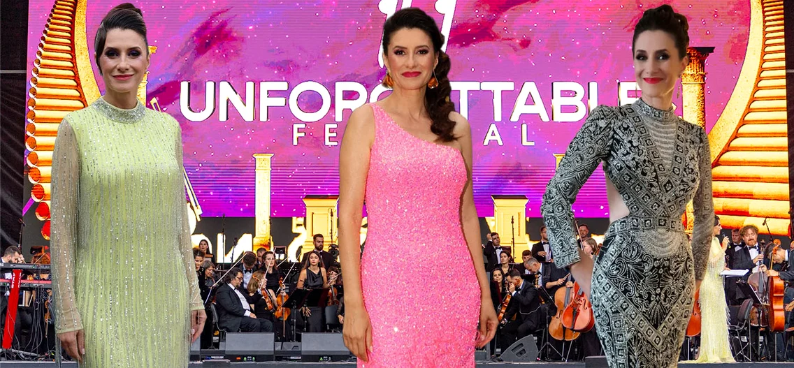 Ce ținute spectaculoare a purtat Iuliana Tudor în cele trei zile de Unforgettable Festival când i-a prezentat pe Nikos Vertis, Andrea Bocelli și Jose Carreras!