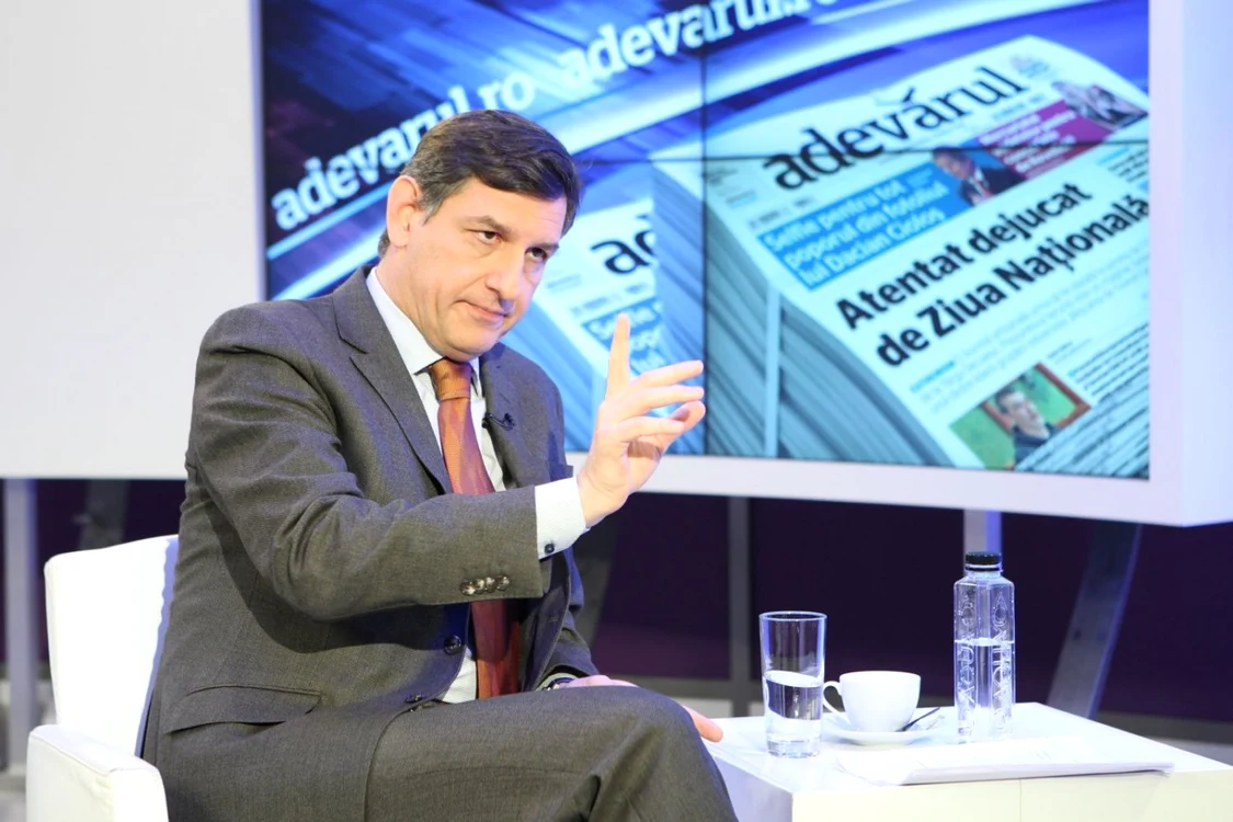 Vicepremierul Costin Borc spune că cei care au luat credite în lei şi plătesc ratele la timp sunt defavorizaţi FOTO Eduard Enea