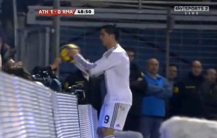 
    Starul portughez a fost aproape de a-şi vărsa nervii pe suporterii başci  