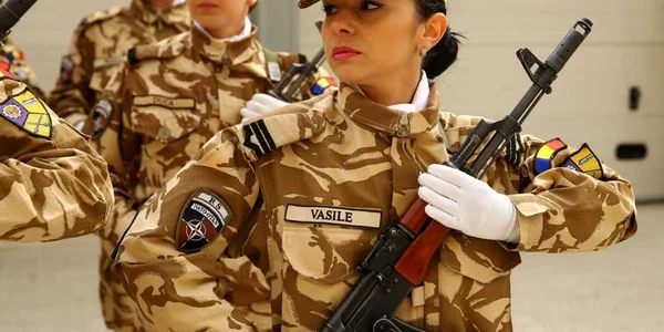 România. Ceremonia de întoarcere din Afganistan a militarilor din detaşamentul Elementului Naţional de Sprijin FOTO Anca Ciornei/MApN