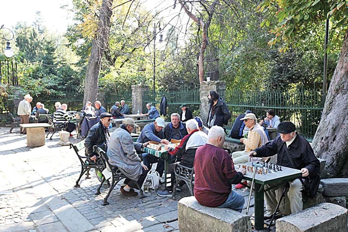 În Parcul Cișmigiu, „campionatul” de table nu a fost întrerupt de referendum