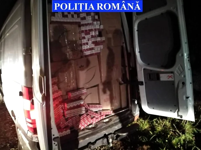 dispozitiv metalic de oprire a masinii de contrabanda