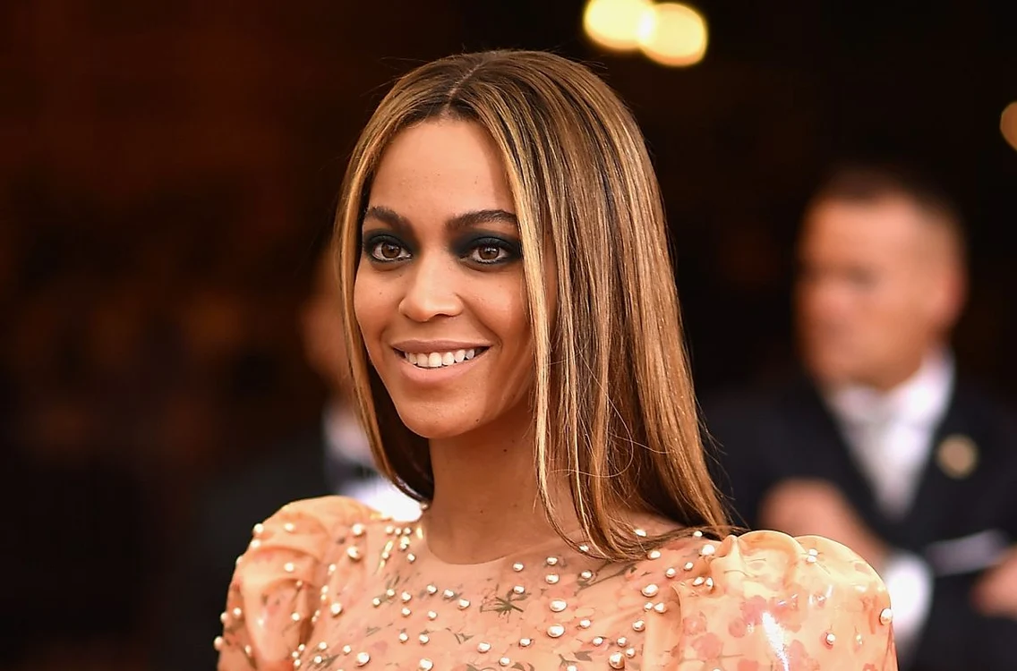 
    Solista a venit neînsoțită, alimentând speculațiile că mariajul său cu rapperul Jay Z ar fi pe finalFoto: Getty Images  