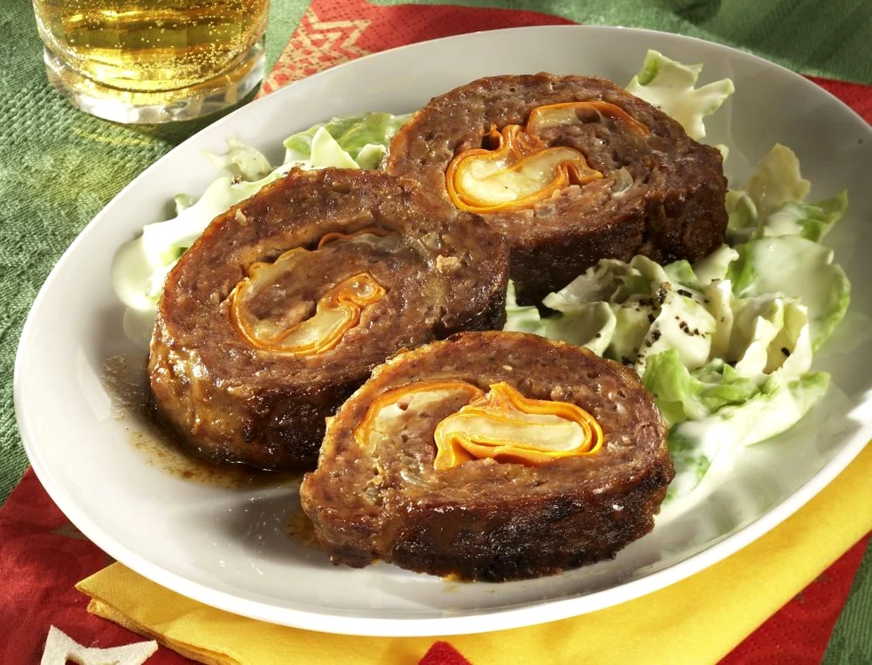 rulada de carne tocata cu branza jpeg