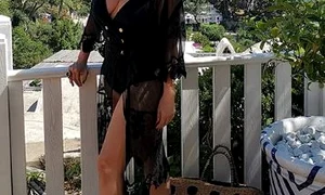 Andreea Marin se relaxează în Capri jpeg