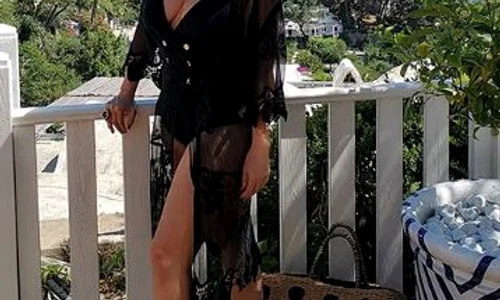 Andreea Marin se relaxează în Capri jpeg