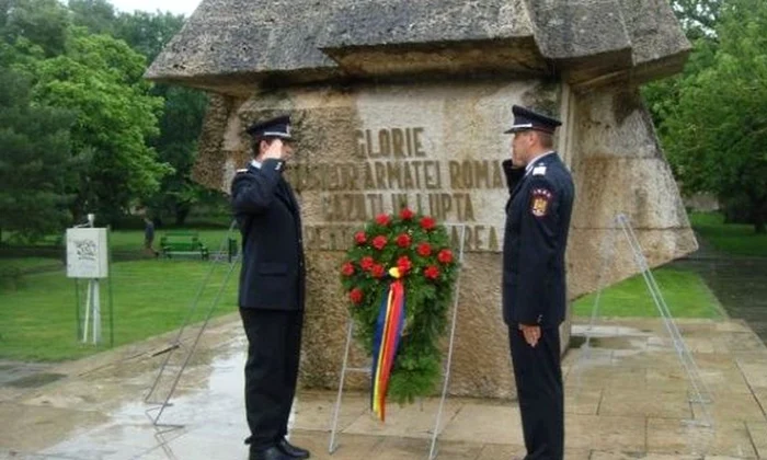 Monumente, eroi şi interese politice jpeg