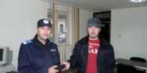 Satu Mare: Un jandarm a găsit un portofel cu peste 2.000 de lei pe care l-a înapoiat proprietarului