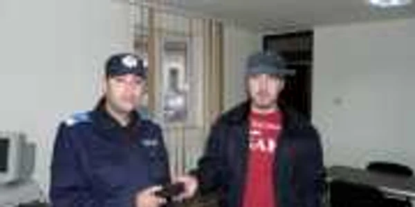 Satu Mare: Un jandarm a găsit un portofel cu peste 2.000 de lei pe care l-a înapoiat proprietarului
