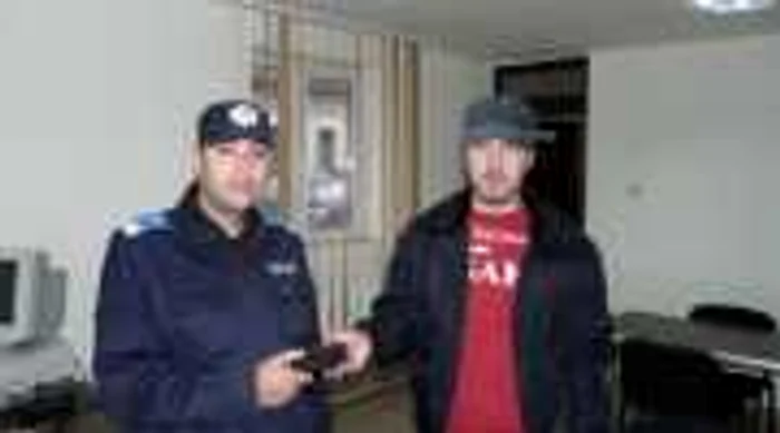 Satu Mare: Un jandarm a găsit un portofel cu peste 2.000 de lei pe care l-a înapoiat proprietarului