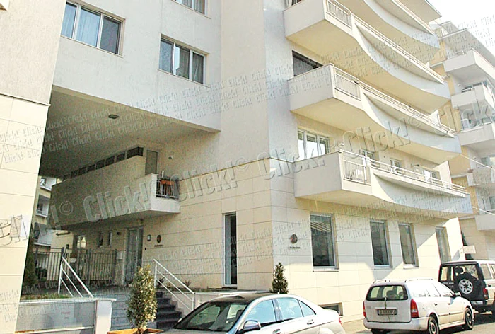 Acesta este luxosul  bloc din centrul  Capitalei unde  locuieşte Vica  împreună cu fiul ei