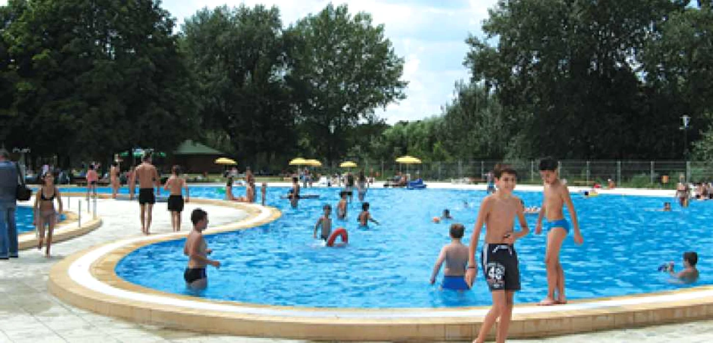 Arad: Spital şi ştrand  cu căldură de la soare