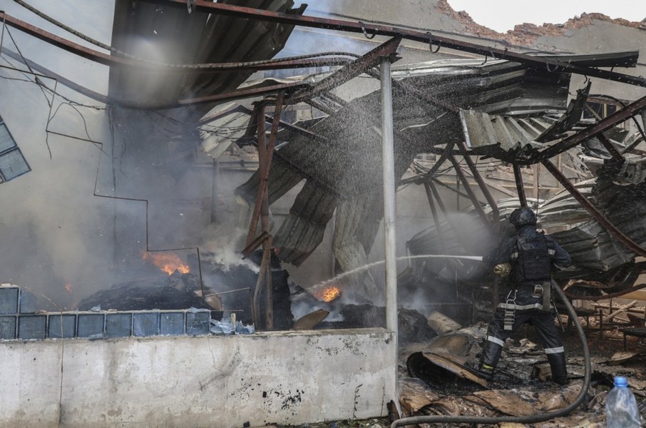 Ucraina a publicat imagini cu atacul asupra orașului Harkov, într-o zonă rezidențială. Rușii au folosit o nouă bombă ghidată