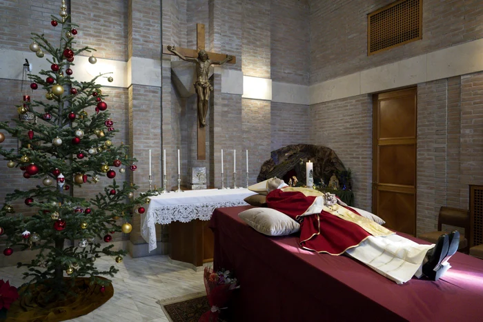 Vaticanul a publicat primele imagini cu trupul fostului papă FOTO EPA-EFE