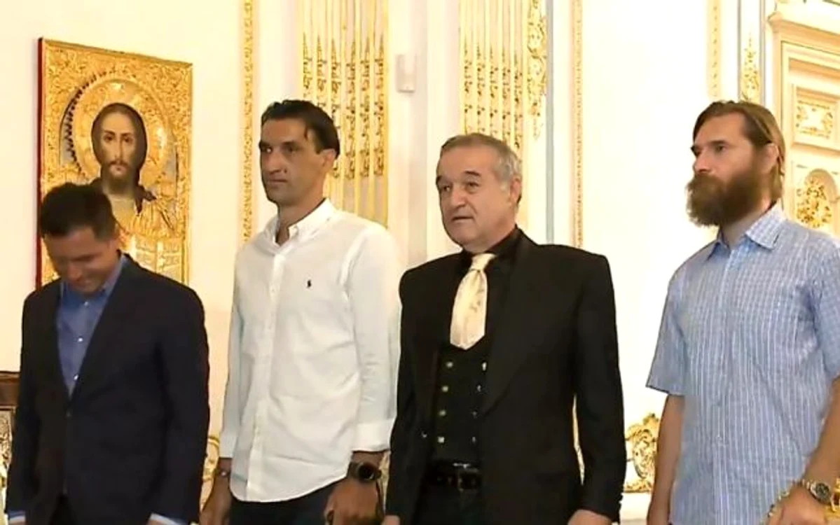 
    Vintilă (al doilea din stânga), alături de Becali, Narcis Răducan și Alexandru Tudor  