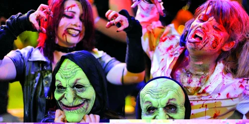 Cei mai mulți tineri se costumează în vrăjitoare și vampiri