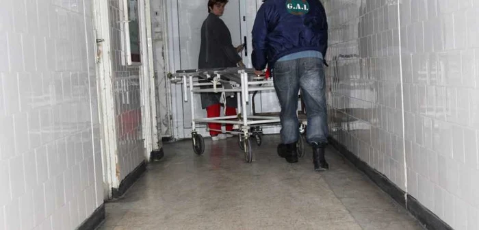 Cadavrul unui pacient din Spitalul Judeţean Ploieşti, furat de rudele acestuia   FOTO:Diana Frîncu