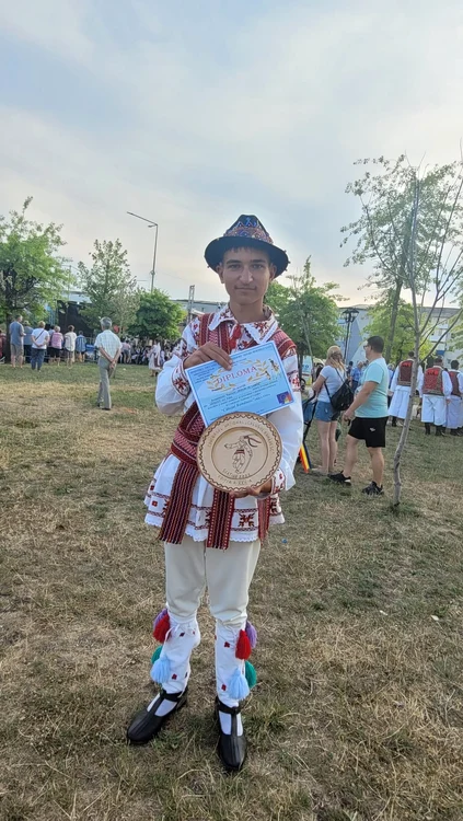 Gabi, „copilul bucurie”, la festivalul de la Slatina FOTO: Facebook/Loredana Costache