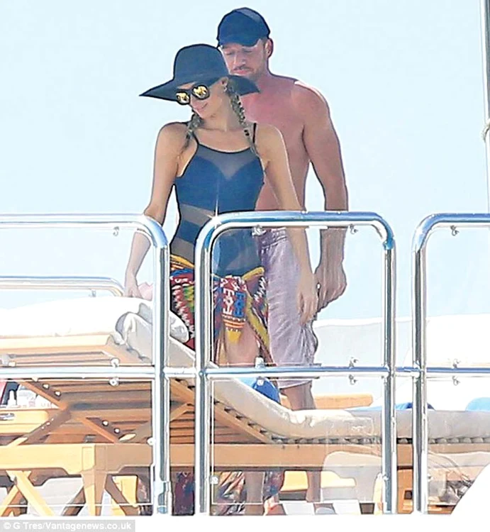 Vedeta americană de 34 de ani a fost prinsă cu mâna  la «bijuteriile» noul ei iubit, un afacerist elveţian