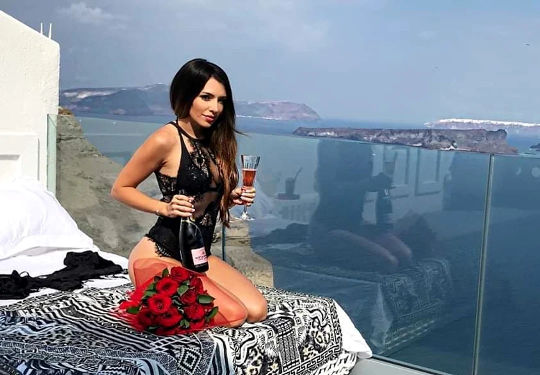 
    Celia şi-a aniversat ziua de naştere la plajăfoto: arhiva personala  