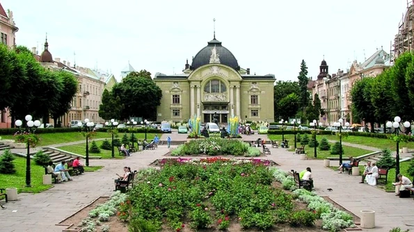 Teatrul Naţional din Cernăuţi, de la entuziasm la nepăsare jpeg