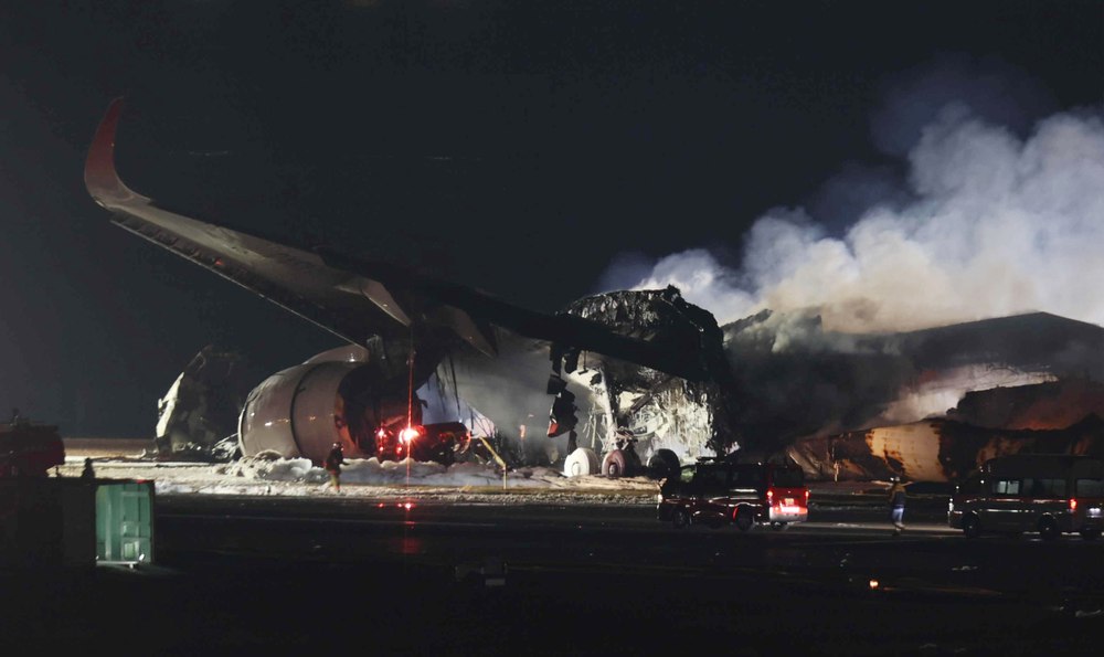 Ce s-a întâmplat cu câteva momente înainte ca avionul de linie care a luat foc pe aeroportul din Tokyo să intre în coliziune cu o aeronavă a Pazei de Coastă